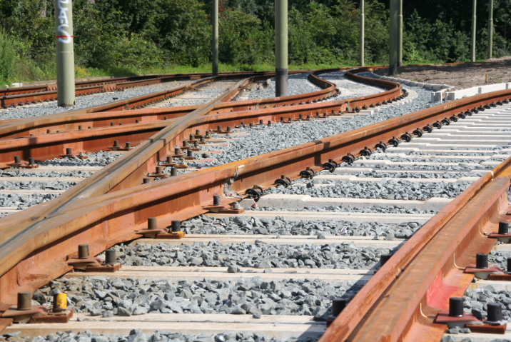 探索无源无线螺栓预紧力在轨道交通的应用潜力